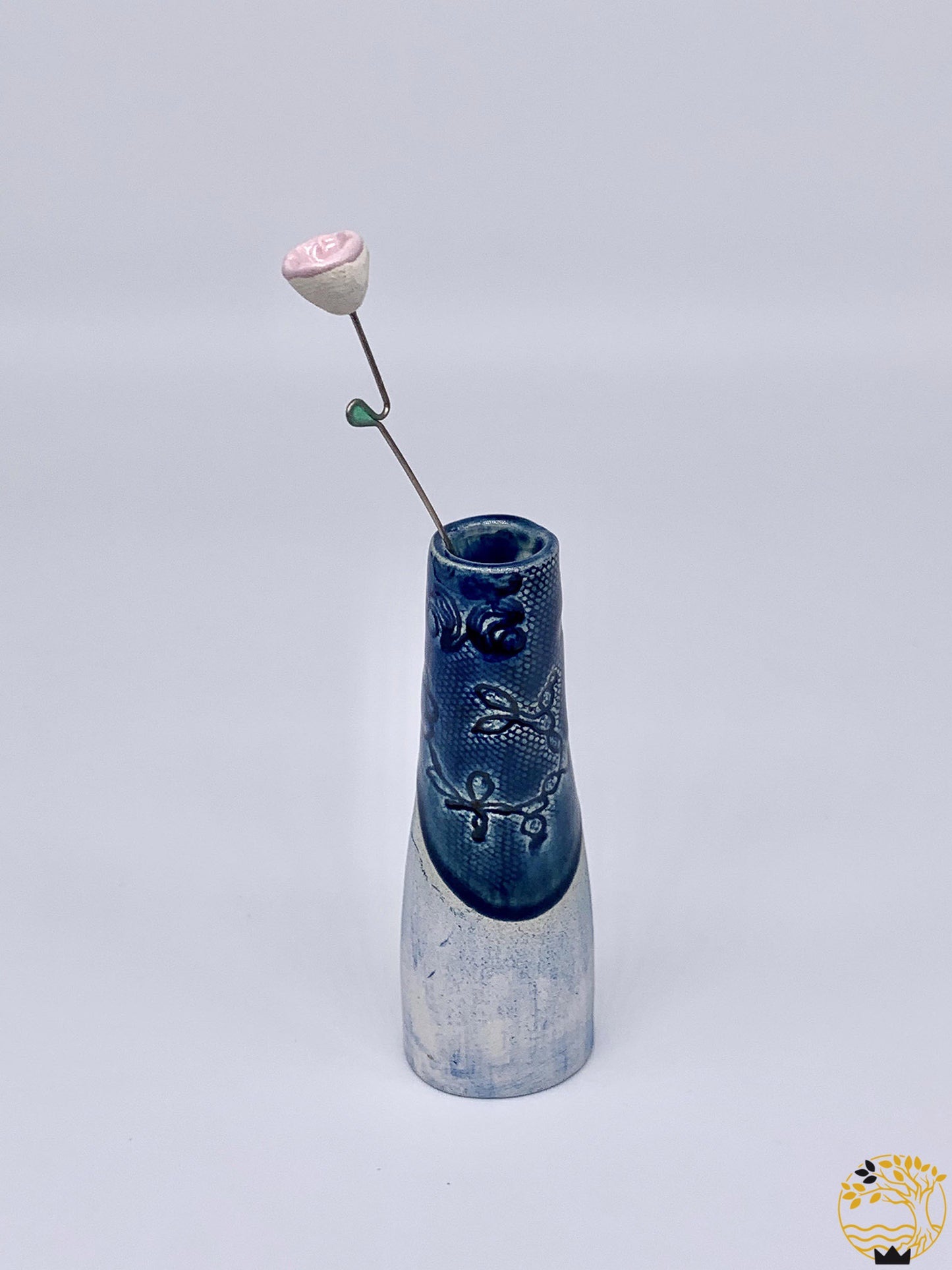 Keramik Vase mit Blume in dunkelblau