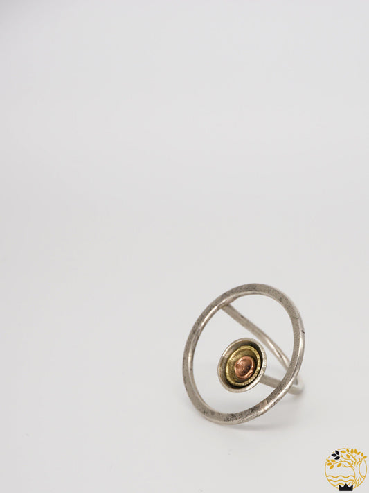 Runder Ring mit drei metallen